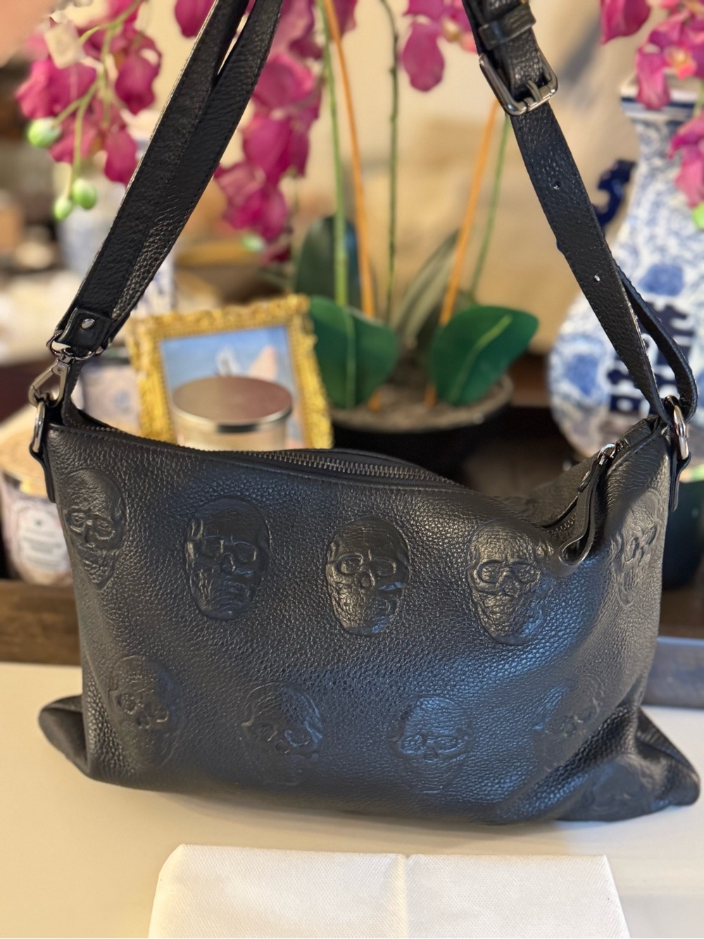 🖤🖤 IO PELLE  ITALIA BLACK LEATHER SCULLS BAG! 🖤🖤 - Picture 2 of 11